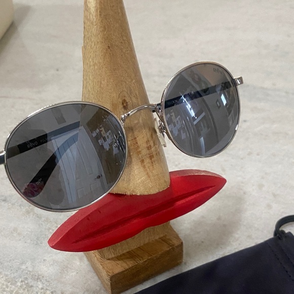 Revo polarized RE 1143 Riley Made in Japan blue lens with black & silver frame - Picture 1 of 9